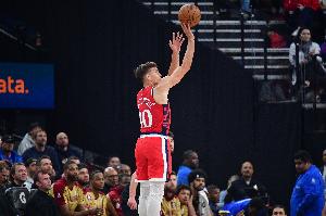 难堪大用！博格丹9中2&三分6中2拿到6分3助 多次大空位投丢