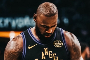 詹姆斯IG晒个人赛季首秀组图 里夫斯和蒂耶罗评论🐐