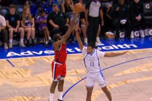 有体登！哈登弧顶轰进三分 随后再造三罚 个人连得6分！