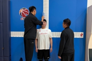 深圳男篮新赛季体测中😁