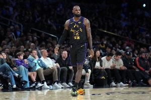 斯玛特：能有机会向詹姆斯学习且并肩作战感觉确实与众不同