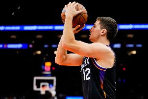 外线不准！吉莱斯皮半场出战14分钟 三分5中1仅拿3分4助