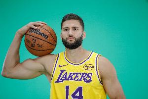 关键暴扣+干扰对手绝杀！解说：克莱伯今天必须满分 老同志立大功