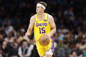 优秀三当家！里夫斯半场8中5拿到12分6板2助 正负值+8