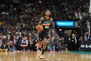 手凉！瓦塞尔半场6投仅1中拿到2分 三分3中0