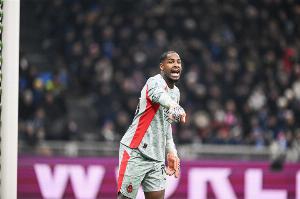 输在门将❓评论员：索默单手扑救但没扑好 迈尼昂成功迷惑恰20