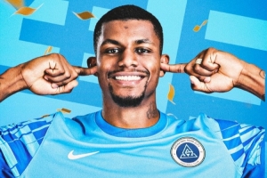 今天是韦斯利、彭鹏的生日，祝韦斯利、彭鹏生日快乐🎂