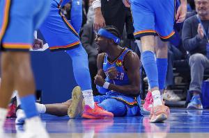 无敌！亚历山大18中13怒砍37分5板7助2断🤪11次三节打卡！