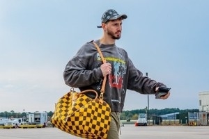 四连客战太阳/勇士/爵士×2！火箭官方晒登机照 不见杜兰特