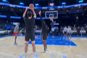 外线手感不错！杨瀚森赛前热身 弧顶三分4次出手全部精准入筐