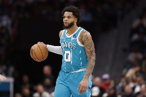 外线没谱！迈尔斯·布里奇斯21中8拿到21分5板5助 三分9中1