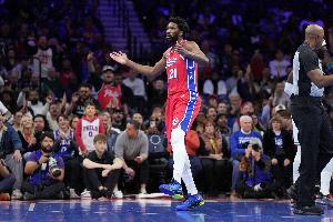 纳斯：恩比德全程参与了训练精神状态不错 现在是每日观察