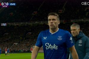 开场第10分钟伤退，37岁科尔曼被奥布莱恩换下