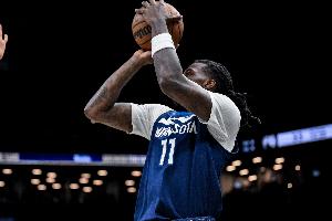 替补还是挺猛！里德半场10中4砍11分6篮板 抢下3个前场板