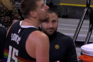 😍爱投！约基奇踩着logo扔出heave压哨入网！