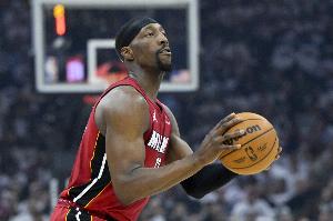 填满数据栏！阿德巴约13投5中&罚球11中7 得17分6板1助1断2帽