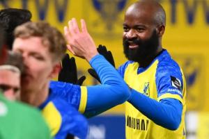 青岛前外援兰克尔·泽的荒诞往事：穿死敌衣服训练、抢点罚丢....