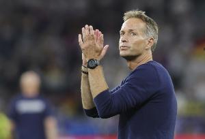 勒沃库森主帅：哈兰德是世界最佳前锋之一，埃切维里已经做好准备