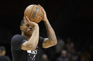 风卷残云！凯沙·约翰逊反击左冲右突 过掉防守起飞滑翔单臂暴扣