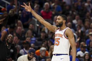 高效全面！米卡尔·布里奇斯11中8得18分5板3助3断2帽 正负值+23