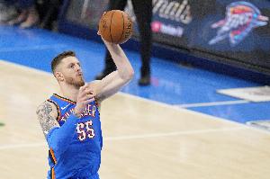 全能表现！哈滕半场填满数据栏 5中3拿到7分5板3助1断1帽