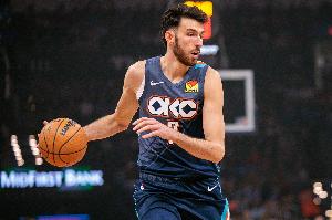 关键三分定乾坤！霍姆格伦12中4得12分9板2助1断1帽