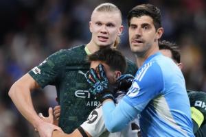 左右为男！175居莱尔环抱盯防195哈兰德 2米库尔图瓦无情糊脸🤣