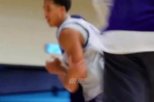 詹姆斯接受espn采访， 记者问詹姆斯能否再次在湖人登顶？