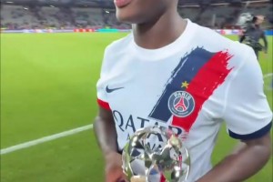 外战大黄蜂！欧冠主场战胜对手，多特赛后球迷互动环节！