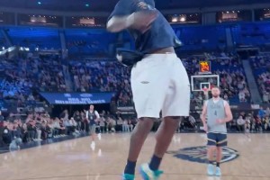 害搁那扣篮🤣锡安训练中轻松360度暴扣！暴瘦后确实轻盈多了