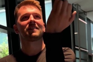 谁才是湖人的转球大师？东契奇居然能无缝换手指转🫢🫢