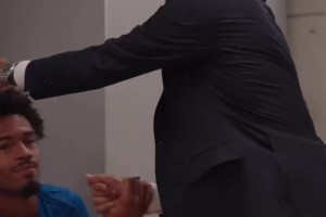 巴黎残阵2-1逆转巴萨！纳赛尔走进更衣室祝贺巴黎众将