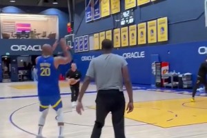 玄冥二老！霍福德和追梦一起加练三分 姿势咋还越来越像了