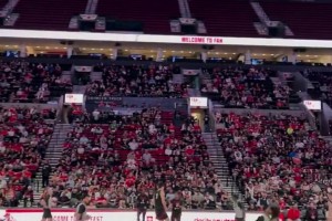 一柱擎天！杨瀚森篮下对克林根送上大帽，随后过来又策应助攻队友得分！