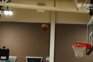 好家伙！登哥要是看到你这后撤步，要连夜飞来中国拜师🤣