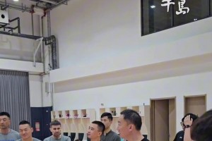 青岛男篮赵嘉义参加微博颁奖，回家后被主教练各种“盘问”！