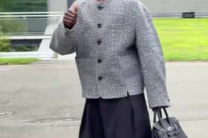 卡马文加这不大妈穿搭嘛！实在欣赏不来有钱人的穿搭😅