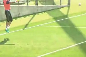 马凡舒调侃：他们懂球嘛他们看球嘛，连我都知道梅西是巴萨🫠