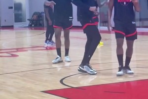 这该死的气质！杜兰特训练中突然来了兴致随音乐跳起舞来