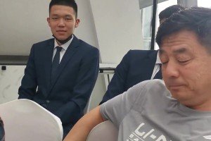 嫩！回顾16岁杨瀚森被拍摄的视频 球迷：长得像李景亮🤣