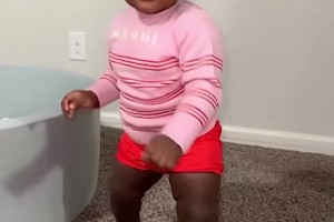 ☺️天赋宝宝！华子不到一岁的女儿已经会走路啦