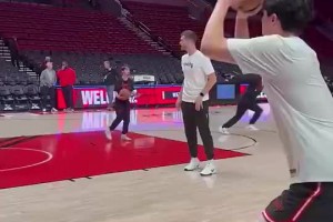 今天投疯了🔥杨瀚森今天命中的第一记三分就是热身在练的底角！