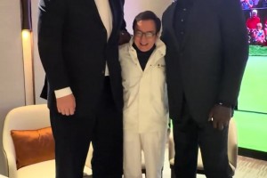 和姚明与成龙合影！奥尼尔晒视频：一个时代的同框，老友相见格外开心