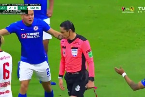 如果碰到这种情况主裁该怎么办？😆