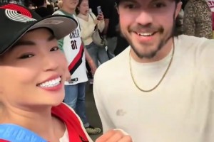 百万博主珠珠姐在开拓者现场支持杨瀚森，组织球迷一起喊口号！