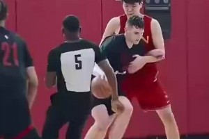 早晚抢走你首发？此前中国男篮和开拓者的内部教学赛，杨瀚森和克林根的对位视频！