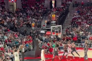 爆发的关键！杨瀚森昨日三分两连击🔥彻底打开局面点燃全场！！