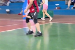 这么青春靓丽的女裁判确实很少见，业务能力貌似还得加强