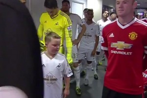 当斯旺西球童见到鲁尼：哇！鲁尼，活的😂