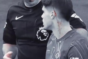 战术纸条名场面！穆里尼奥让球员递纸条，威廉尝试偷看！